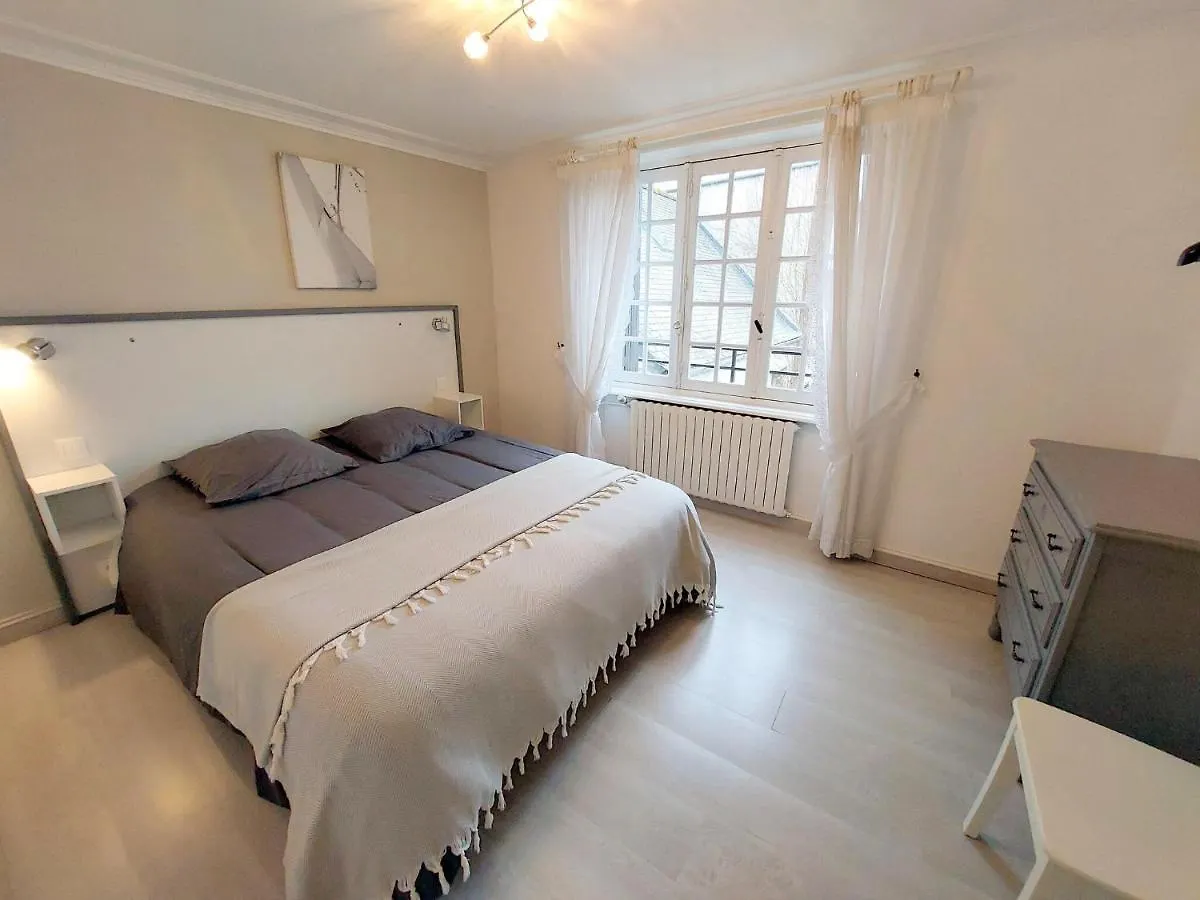 بيت للعطل Jacuzzi, Billiards And Fireplace, Semi-Detached House, Sibiril